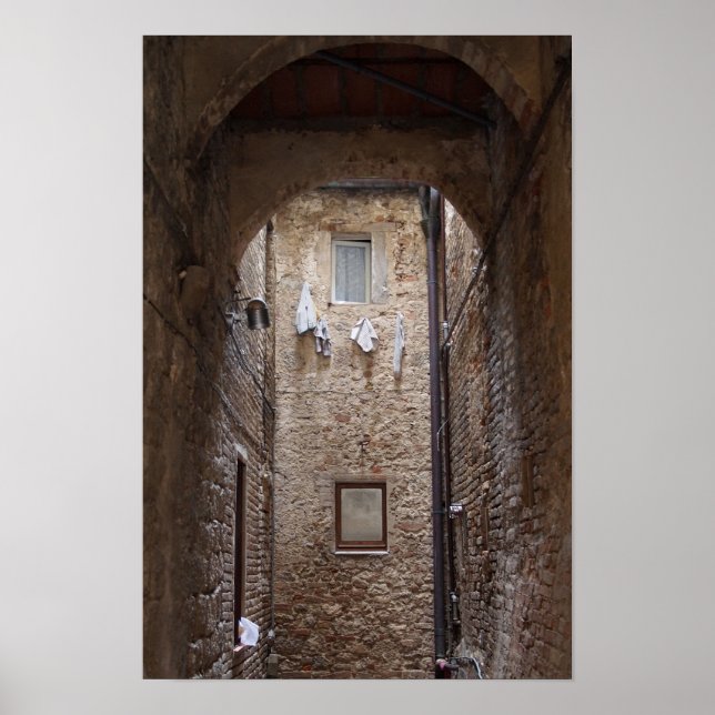 Drying laundry in Tuscany poster (Devant)