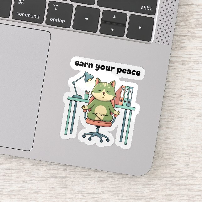 Earn Your Peace Sticker – Mindful Office Cat  (Détail)
