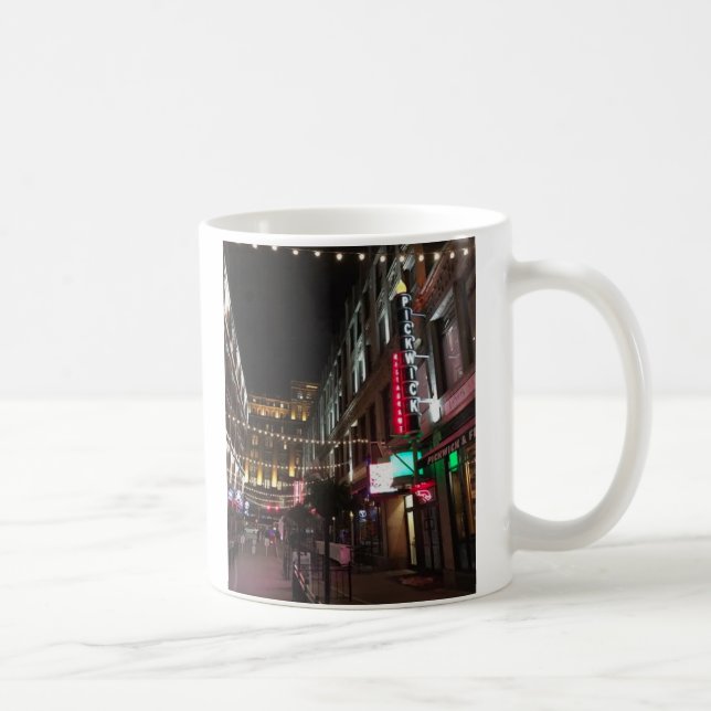 East 4th Street, Cleveland, Ohio Photo Mug (Droite)