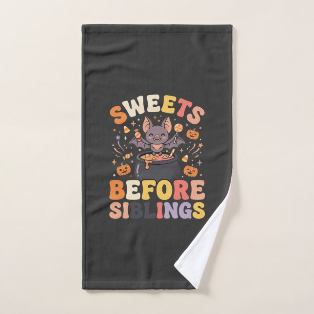 Échange de bonbons d'Halloween entre frères et sœu (Serviette à main)