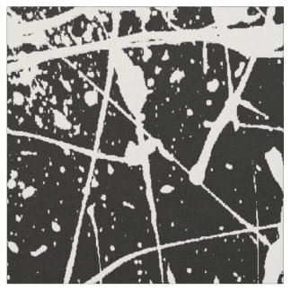 Éclaboussure blanche sur le tissu noir