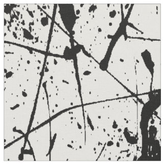 Éclaboussure noire sur le tissu blanc