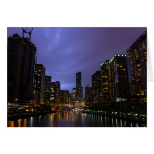 Éclair au-dessus de la rivière Chicago