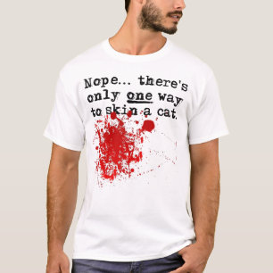 Écorcher un chat T-shirt drôle sanglant