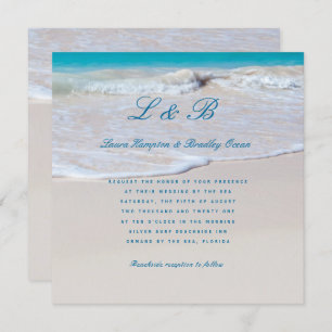 Écrit dans Sand Tropical Beach Wedding Invitation