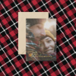 Ecriture or rouge plaid grâces 1 photo holida<br><div class="desc">Avec un élégant texte de script à effet or,  une typographie audacieuse et plaid backer la fête multi-carte photo est sûr de créer la bonne impression. diffuser la joie festive pour l'action de grâces,  noël et nouvelle année</div>