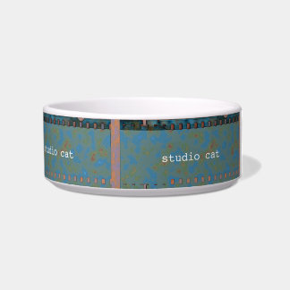 Écuelle Film Strip, Studio Cat