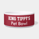Écuelle Funny King Chien Pet Bowl Rouge Blanc PERSONNALISE<br><div class="desc">Fun rouge blanc Pet Dog Bowl avec le libellé, King Tippy's Pet Bowl en blanc pour votre maison. PERSONNALISEZ en insérant le nom de votre animal de compagnie. Cliquez sur CUSTOMISER IT pour sélectionner la couleur de votre arrière - plan dans la palette de couleurs. Choisissez la taille de votre...</div>