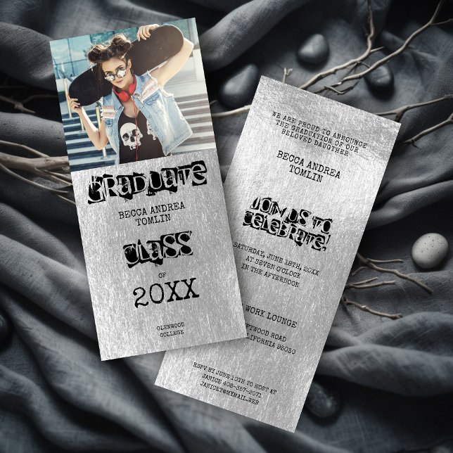Effet Argent Métallisé Grunge Alternatif (Alternative Grunge Graduation Metallic Silver Effect Photo Invitation. )