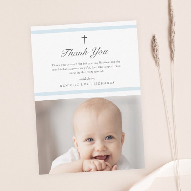 Élégance moderne garçons Baptême (Modern boys photo baptism thank you card with light blue bars and script type.)