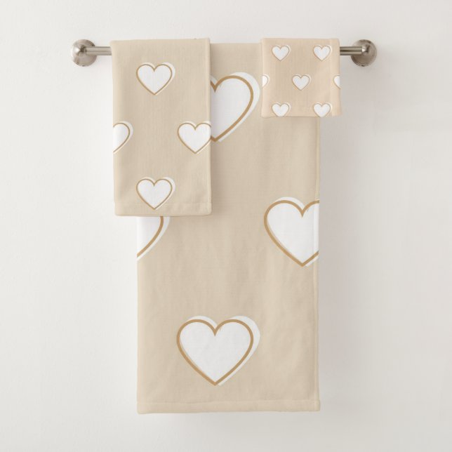 Elégant Beige Heart Motif Rétro Minimaliste (En situation)