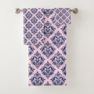 Elégant bleu marine damas vintages sur rose clair