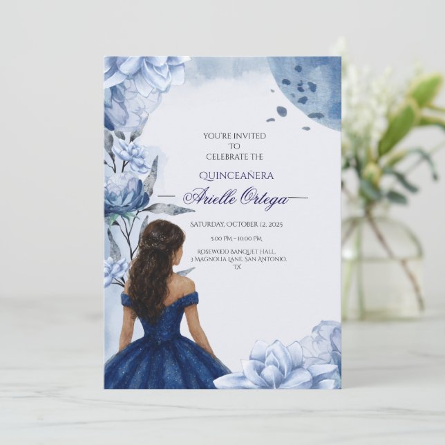 Élégant Bleu Quinceañera Invitation (Debout devant)