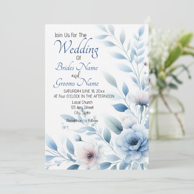 Elegant Blue Floral Wedding Invitation (Debout devant)