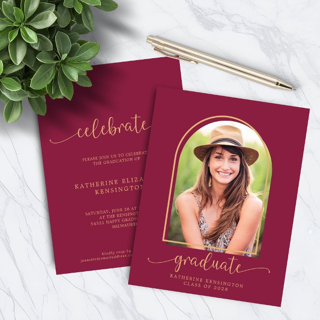 Élégant budget Burgundy Gold Arch (Budget Elegant Burgundy Gold Arch Photo Graduation Announcement Invitations)
