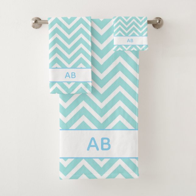 Elegant Chevron Pattern & Monogram on Turquoise (En situation)