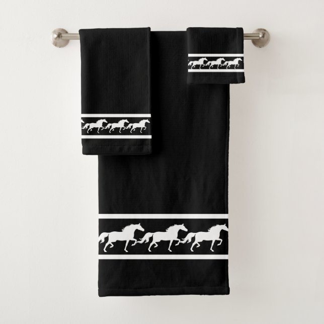 Elegant, Chic White Horses on Black (En situation)