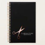 Elégant ciseaux d'or rose moderne coiffeur<br><div class="desc">Design moderne et élégant pour coiffeurs avec ciseaux d'or faux rose,  police calligraphie élégante et arrière - plan noir.</div>