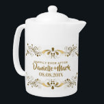 Elégant Floral Gold Lace Fame Design Mariage<br><div class="desc">Dentelles florales élégantes aux tons or sur modèle personnalisable. Police de typographie de script moderne en or suggérée.</div>