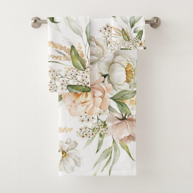 Elegant floral towels with soft, pastel flowers  (En situation)