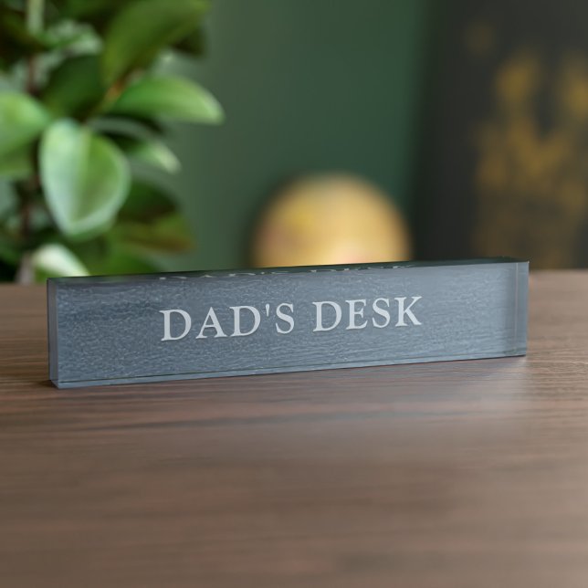 Elégant Grey Faux Cuir Papa's Desk Nom Plaque (If you're looking for a gift for your dad and he has a desk - boom! Here's his desk name plate! )