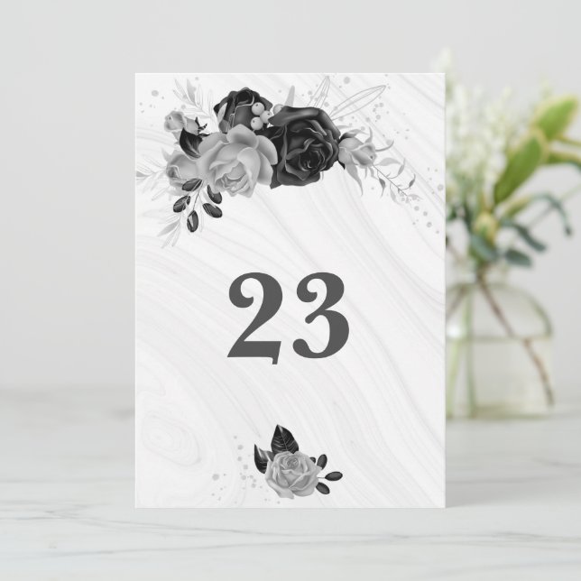 Élégant gris argenté et noir numéro de table flora (Debout devant)