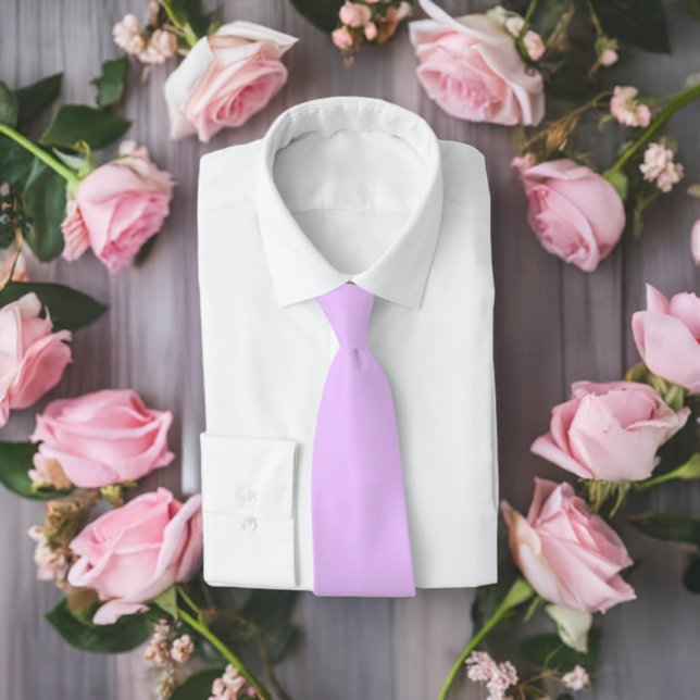 ELEGANT LAVENDER CRAVATE pour chambres élégantes (Pink Lavender NeckTie on a blouse)