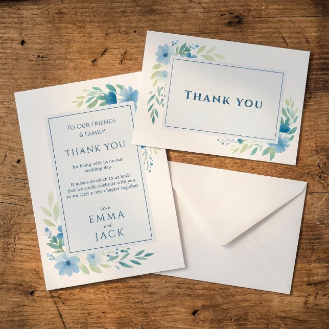 Elégant Mariage bleu floral Carte de remerciements (Elegant Blue Floral Wedding Thank You Card.)