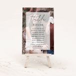 Élégant Mariage photo moderne carte de siège<br><div class="desc">Les élégantes cartes de numéro de table de mariage moderne disposent d'une photo verticale à fond saigné avec votre numéro de table superposé sur un élément rectangulaire blanc pur avec des accents de script de calligraphie chic. Personnalisez avec votre numéro de table et vos noms d'invités individuels.</div>