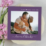 Elégant Merci Script Mauve 2 Mariage photo<br><div class="desc">Elégant minimaliste à la main Lettré 2 Mariage photo Carte de remerciements couleur mauve violet. Élégant modèle mariage avec une photo sur le devant et une photo sur le dos. Avec le texte "Amour et merci" dans une tourbillonnant police de calligraphie ou de script de typographie en couleur blanche sur...</div>