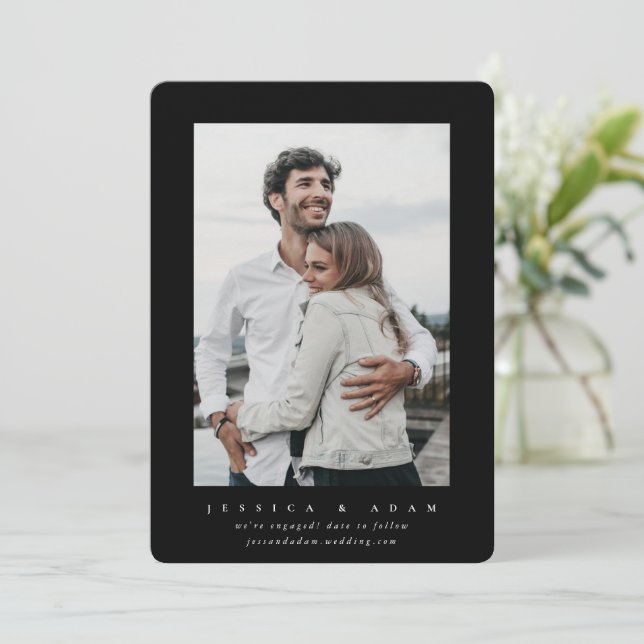 Élégant minimal Nous sommes engagés! Faire-part ph (Debout devant)