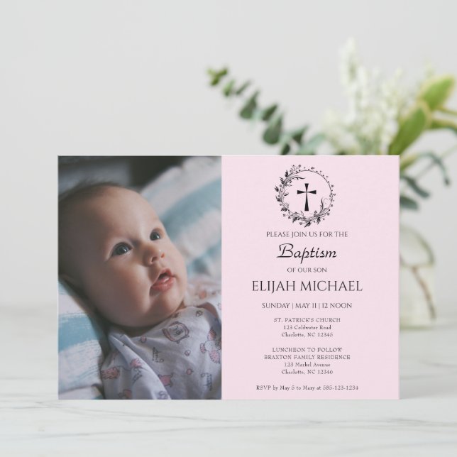 Élégant moderne bébé rose Baptême Invitation (Debout devant)