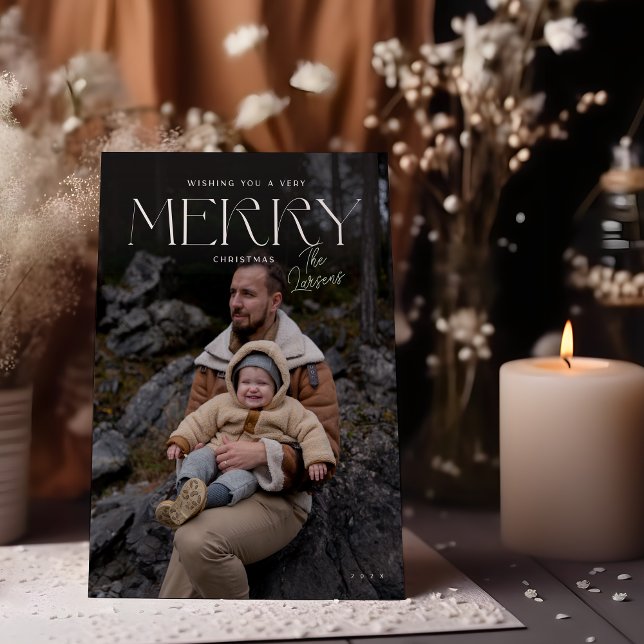 Elégant moderne Joyeux Noël photo Carte de vacance (Moody winter scene with candle and "Wishing you a MERRY Christmas" photo Holiday card sized 5x7)