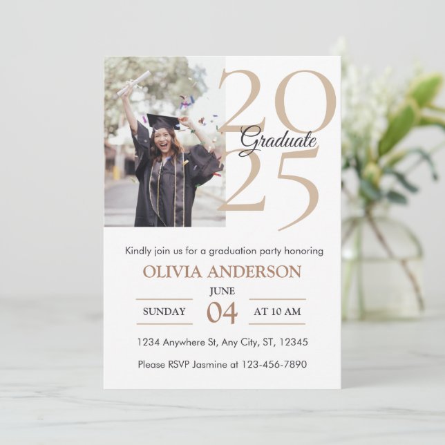 Elégant moderne Photo Graduation Party Invitation (Debout devant)
