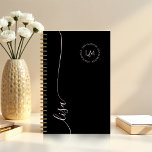 Élégant Monogramme initial minimum Nom du script<br><div class="desc">Élégant, sophistiqué et unique à vous : notre Elégant minimal Monogramme Initiales Nom de script Le planificateur personnalisé allie luxe et fonctionnalité. Ce planificateur magnifiquement conçu dispose d'une esthétique épurée et minimale qui garantit que votre planification quotidienne est aussi élégante que efficace. Que vous soyez organisé au travail, en train...</div>