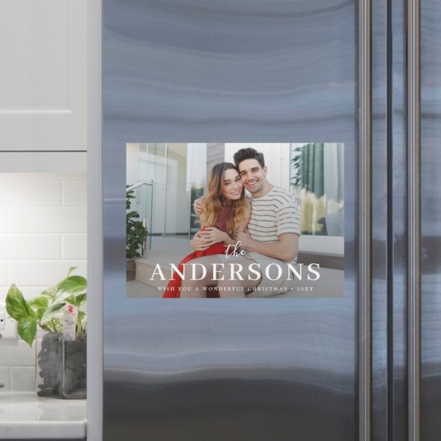 Élégant Noël moderne Couple Xmas Carte magnétique (A sleek personalized Christmas photo magnet for timeless festive style)