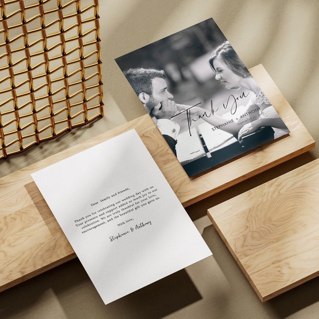 Elégant noir Cursive Photo Mariage Carte de remerc (Elegant Black Cursive Photo Personalized Wedding Thank You Card)