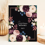 Élégant Noir et Plum Floral Nom personnalisé<br><div class="desc">Ce design sophistiqué présente un agencement floral époustouflant avec des fleurs de prune, de blush, de crème et de marine, encadrées par un feuillage délicat sur un arrière - plan noir élégant. Le nom personnalisé et l'année apportent une touche raffinée, ce qui en fait un lieu idéal pour les professionnels,...</div>