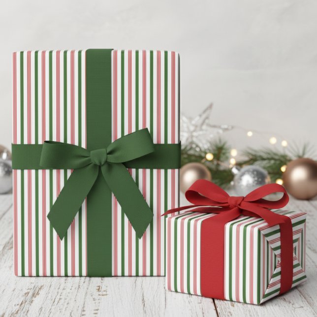 Élégant papier cadeau à rayures rouges et vert cha (Elegant Modern Red and Hunter Green Pinstripe Candy Cane Pattern Wrapping Paper for Christmas Party)