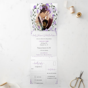 Elégant Peine violette Mariage Floral Tri-Fold Inv
