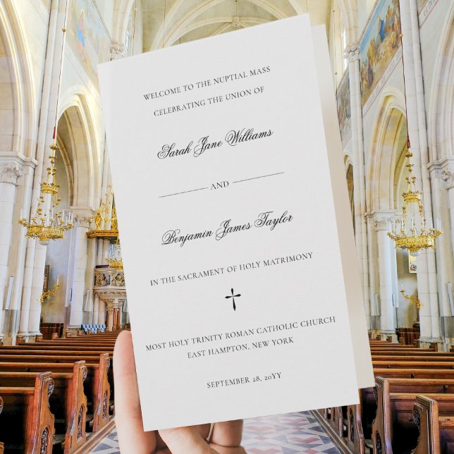 Élégant programme de mariage catholique plié en pl (This elegant Catholic wedding program includes the full text for your nuptial Mass.)