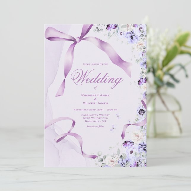 Elegant Purple Floral Ribbons Wedding Invitation (Debout devant)
