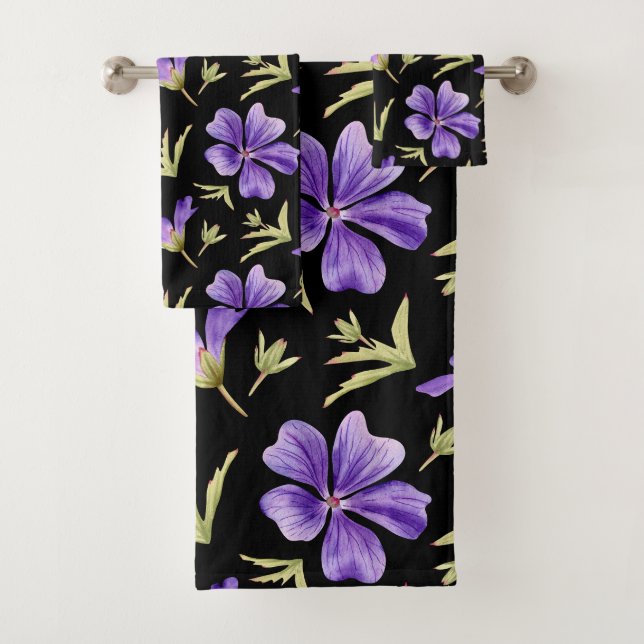 Elegant Purple Flowers Pattern with Green Accents (En situation)