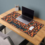 Elégant Safari Animal Skin Leopard spot Girly<br><div class="desc">Moderne, exotique et impressionnant, le tapis de bureau à thème poster de animal présente une image numérique captivante de peau de léopard, conçue avec élégance et chaleur à l'esprit. La palette de couleurs mêle harmonieusement le noir, l'orange, le jaune, le vert et le beige, ce qui donne un aspect visuellement...</div>