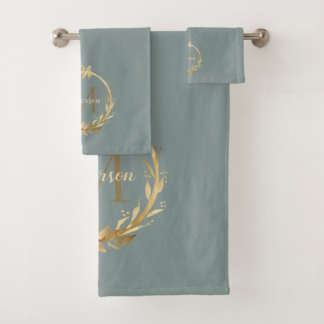 Elégant Sage Green Gold Monogramme Eucalyptus Wrea (En situation)