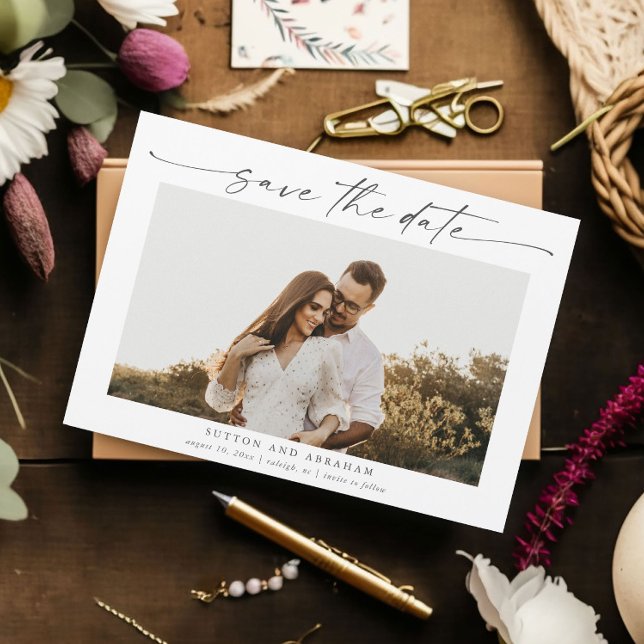 Élégant Script Mariage Photo Enregistrer l'aimant  (An elegant photo wedding save the date magnet with handwritten script and minimal typography.)