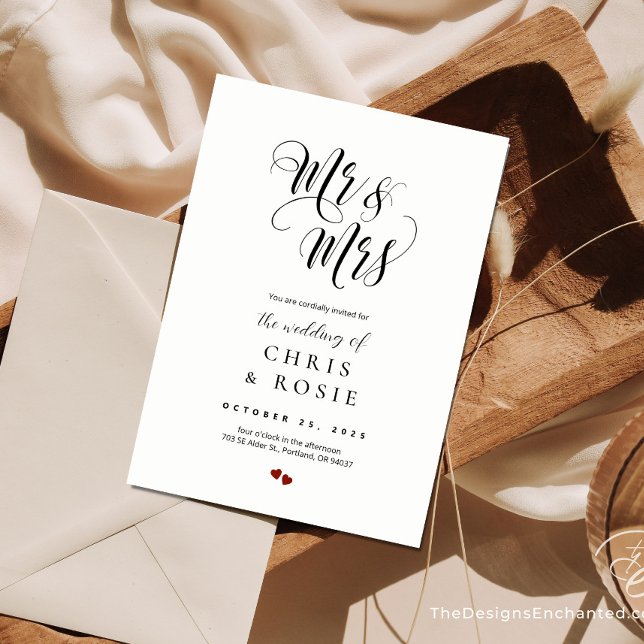 Élégant Script Mr & Mrs Mariage Invitation de typo (Beautiful script Wedding invitation. Elegant black & white wedding invitation by TheDesignsEnchanted)