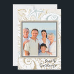 Elégant Seashell Beach Marine Photo personnalisée<br><div class="desc">Cet élégant design présente votre photo préférée entourée d'un cadre de coquillages et de corail. Ci-dessous se trouve le texte "Seas & Salutations" avec votre salutation personnalisée au verso dans la typographie moderne #home #décoration #homédécor #nautique #seashells #coral #salutations #cartes de voeux #personnalisation #cartes de noël #cartes de voeux #vacances...</div>