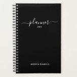 Élégant Swashes de script hebdomadaire mensuel noi<br><div class="desc">Faites les choses avec notre planificateur de scripts swashes noir et blanc. Pages hebdomadaires et mensuelles pour la planification d'entreprise ou personnelle,  la fabrication des horaires et la prise de notes. Stickers inclus. Les pages sont vides,  vous pouvez donc démarrer à tout moment.</div>