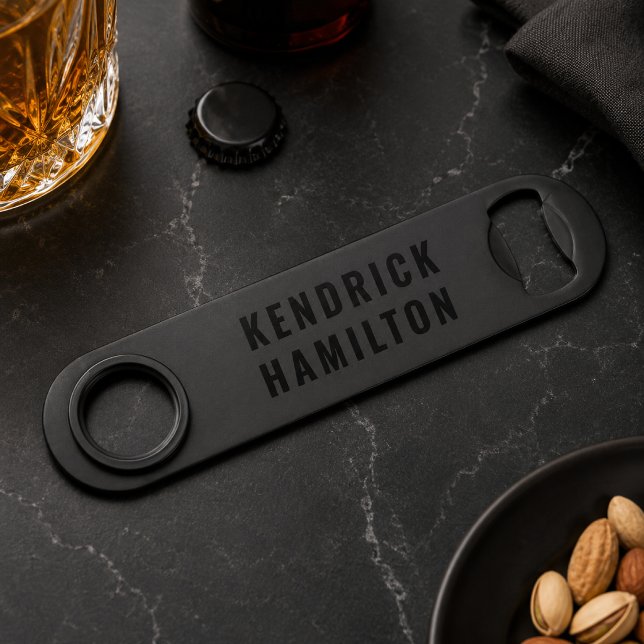Élégant tendance noir moderne minimaliste simple (Personalized black bar key bottle opener with custom name for home bars and gifts.)